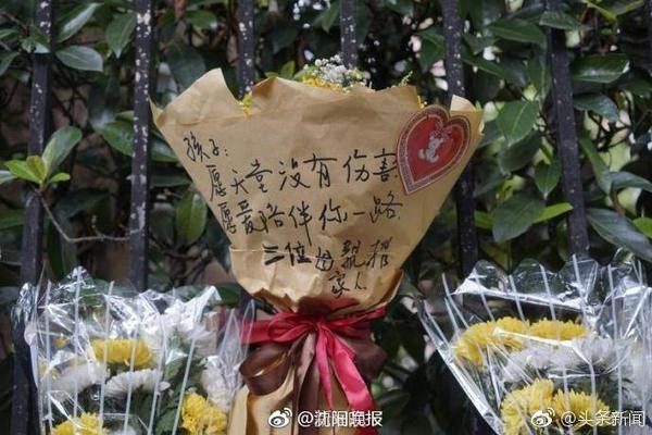 好基友😆库里谈克莱新恋情：我想看到他幸福 这是我最重要的事